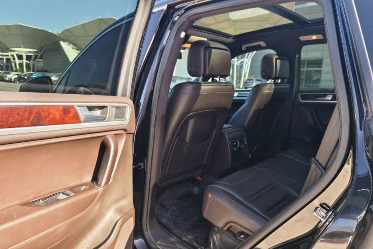Used Volkswagen Touareg 2014 3.0 TSI New Edition Interior 6