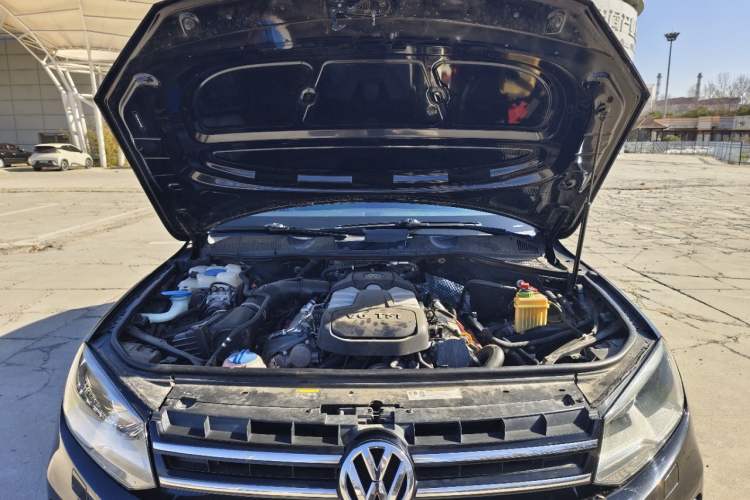 Used Volkswagen Touareg 2014 3.0 TSI New Edition Interior 9