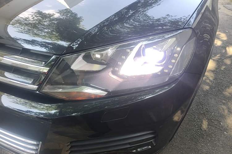Used Volkswagen Touareg 2014 3.0 TSI New Edition Left Front Headlight