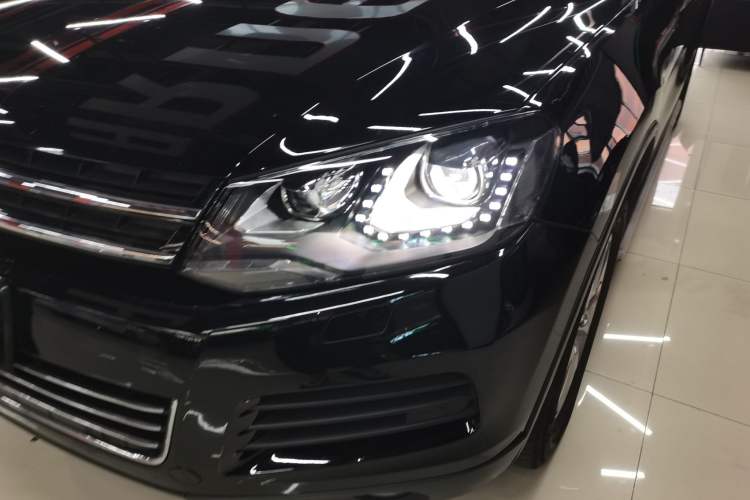 Used Volkswagen Touareg 2014 3.0 TSI New Edition Left Front Headlight