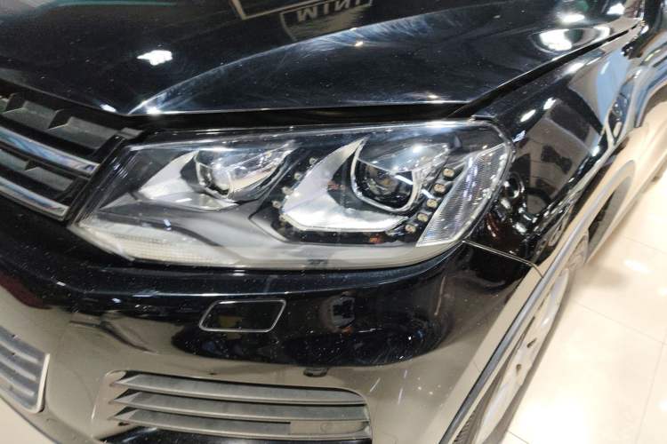 Used Volkswagen Touareg 2014 3.0 TSI New Edition Left Front Headlight