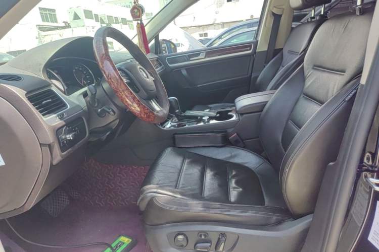Used Volkswagen Touareg  Left Front Seat