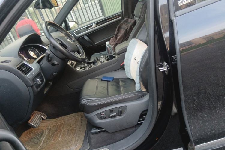 Used Volkswagen Touareg  Left Front Seat