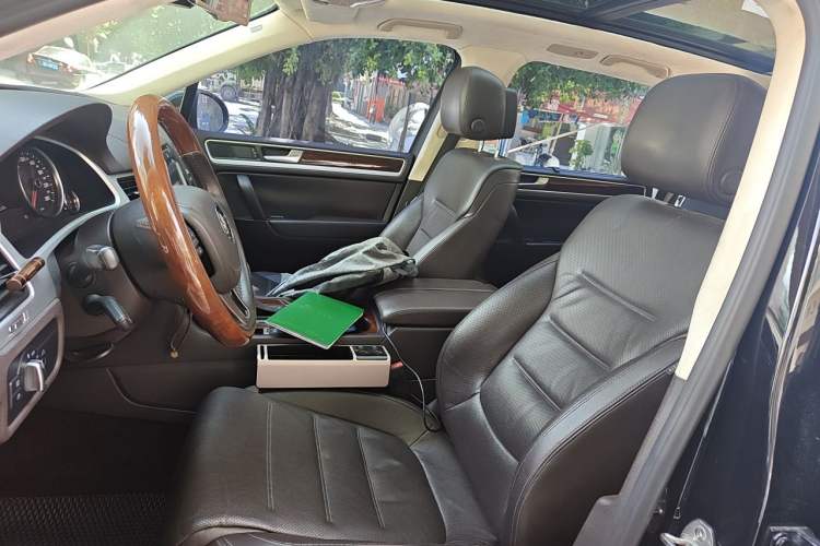 Used Volkswagen Touareg 2014 3.0 TSI New Edition Left Front Seat