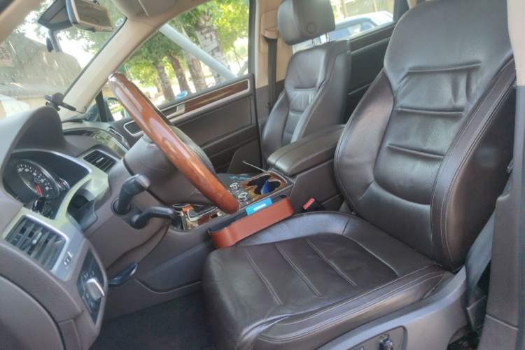 Used Volkswagen Touareg  Left Front Seat