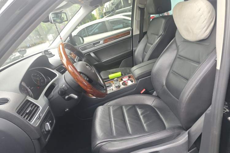 Used Volkswagen Touareg 2014 3.0 TSI Black Explorer Left Front Seat