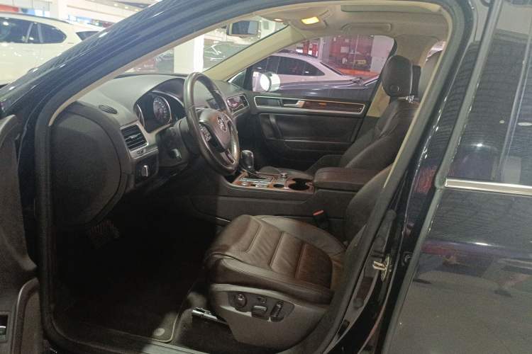 Used Volkswagen Touareg 2014 3.0 TSI New Edition Left Front Seat