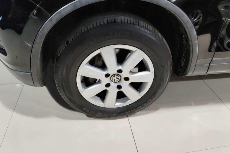 Used Volkswagen Touareg 2014 3.0 TSI New Edition Left Front Wheel Hub