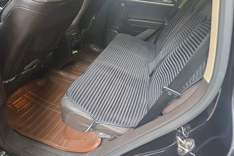Used Volkswagen Touareg 2014 3.0 TSI New Edition Left Rear Seat