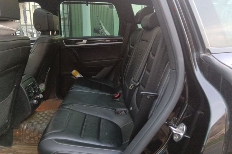 Used Volkswagen Touareg  Left Rear Seat