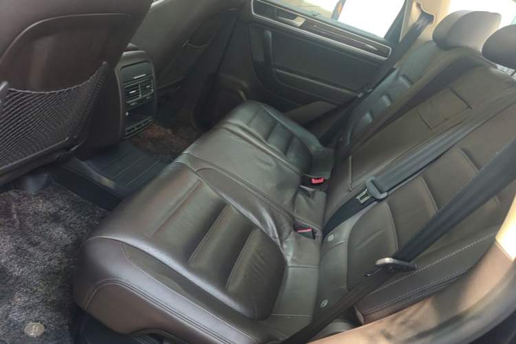 Used Volkswagen Touareg 2014 3.0 TSI New Edition Left Rear Seat