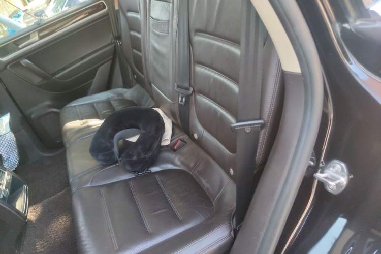 Used Volkswagen Touareg  Left Rear Seat