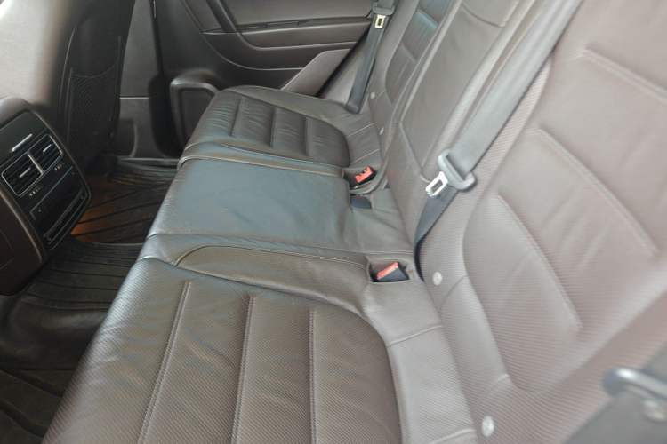 Used Volkswagen Touareg  Left Rear Seat