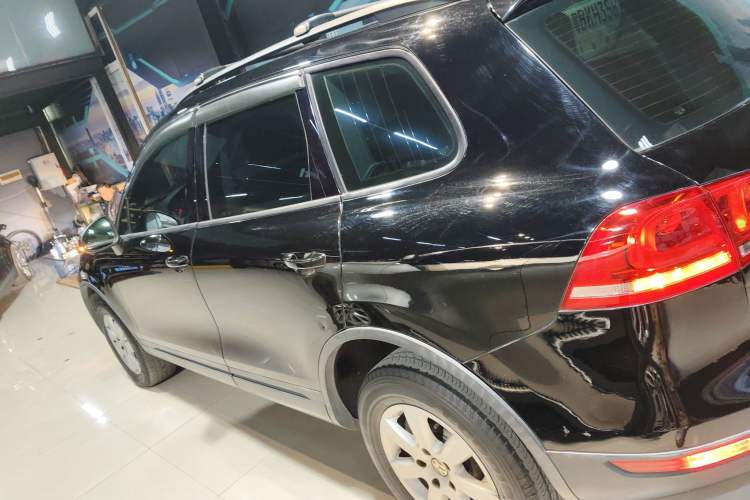 Used Volkswagen Touareg 2014 3.0 TSI New Edition Left Side