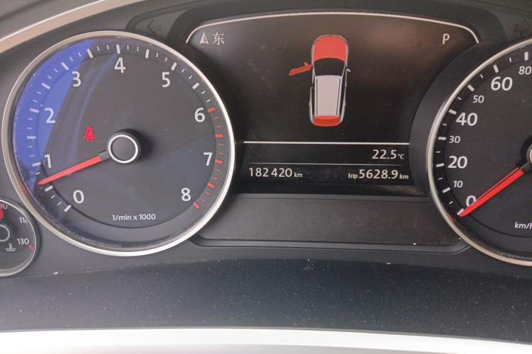Used Volkswagen Touareg 2014 3.0 TSI New Edition Odometer Close Up
