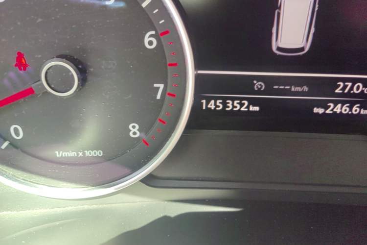 Used Volkswagen Touareg  Odometer Close Up