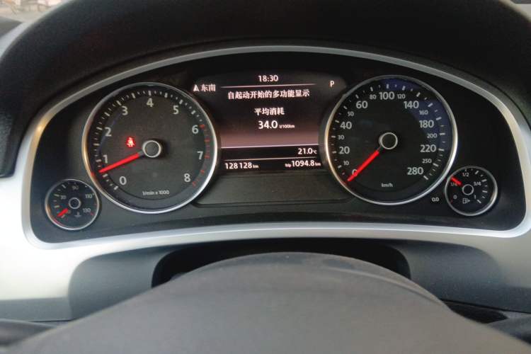 Used Volkswagen Touareg  Odometer Close Up