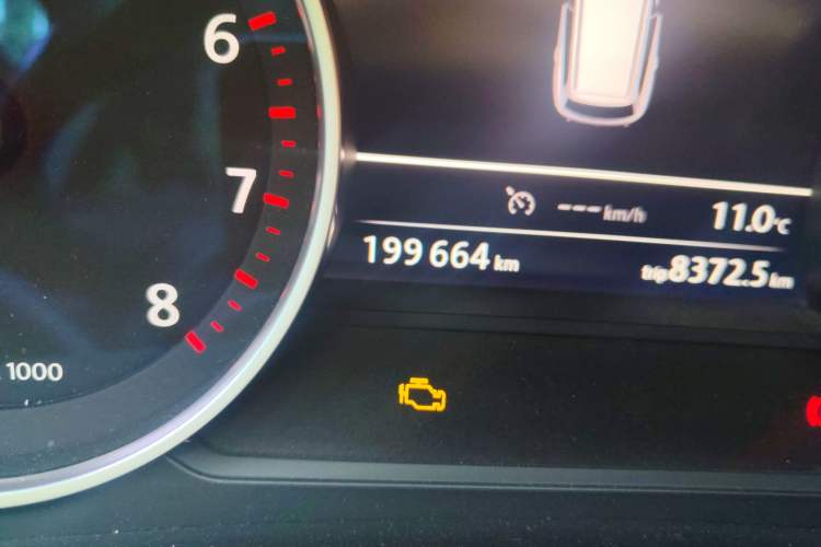 Used Volkswagen Touareg 2014 3.0 TSI New Edition Odometer Close Up