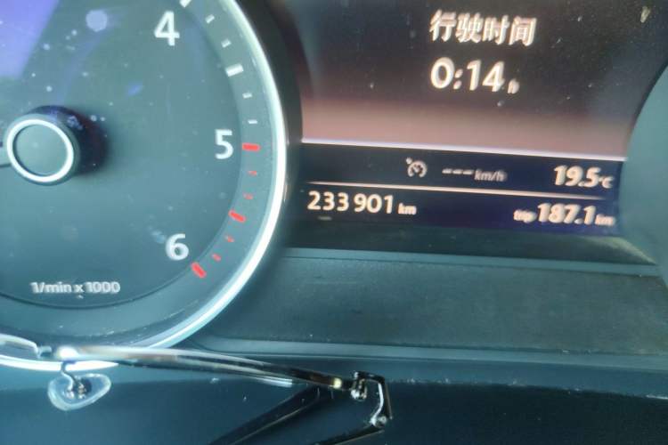 Used Volkswagen Touareg  Odometer Close Up