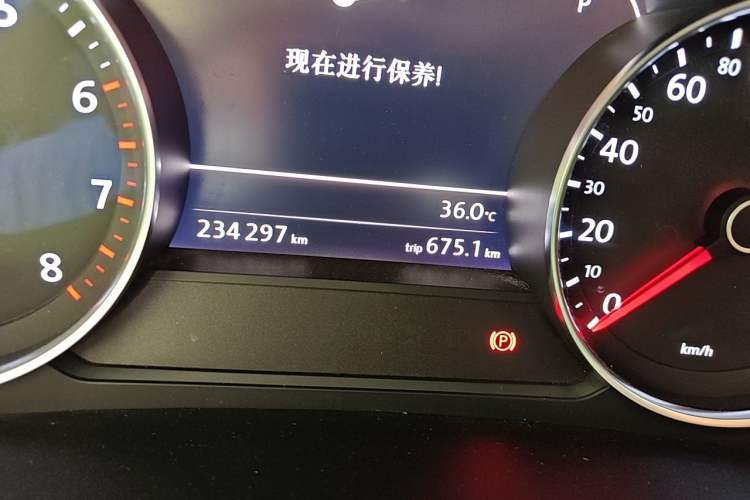 Used Volkswagen Touareg 2014 3.0 TSI New Edition Odometer Close Up