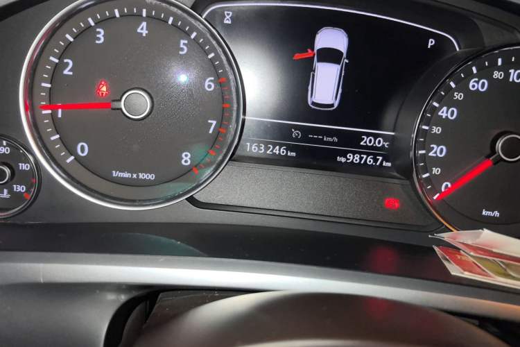 Used Volkswagen Touareg 2014 3.0 TSI New Edition Odometer Close Up