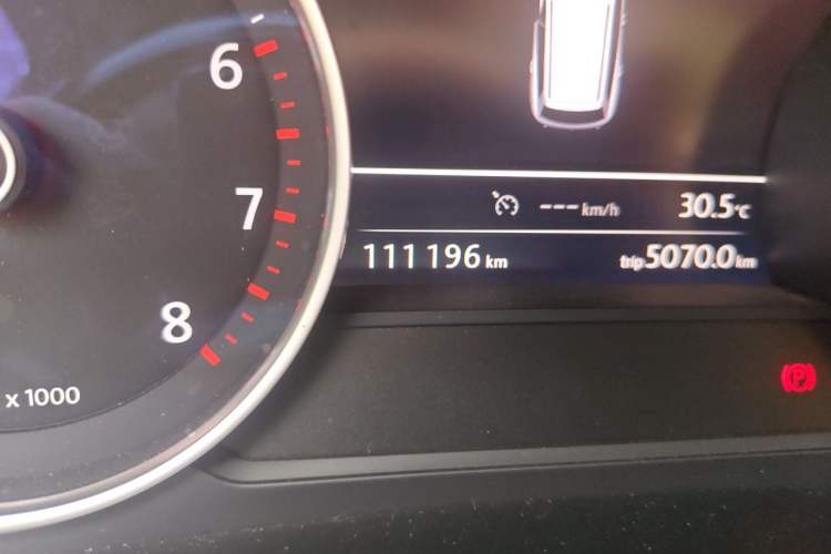 Used Volkswagen Touareg 2014 3.0 TSI Black Explorer Odometer Close Up