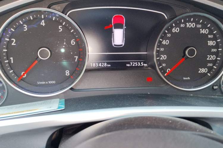 Used Volkswagen Touareg 2014 3.0 TSI New Edition Odometer Close Up