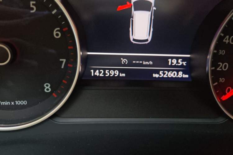 Used Volkswagen Touareg 2014 3.0 TSI New Edition Odometer Close Up