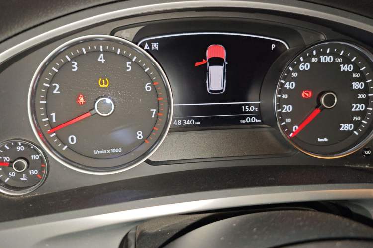 Used Volkswagen Touareg 2014 4.2L Standard Edition Odometer Close Up