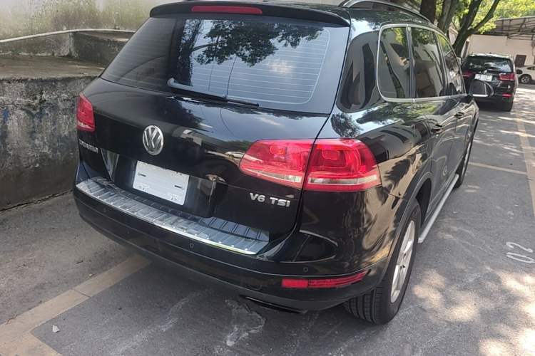 Used Volkswagen Touareg 2014 3.0 TSI New Edition Rear Right 45 Deg