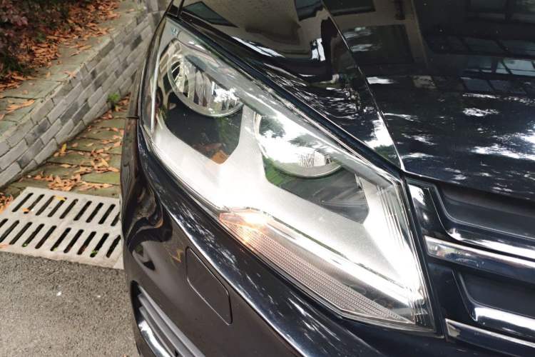 Used Volkswagen Touareg 2014 3.0 TSI New Edition Right Front Headlight