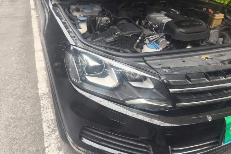 Used Volkswagen Touareg 2014 3.0 TSI New Edition Right Front Headlight