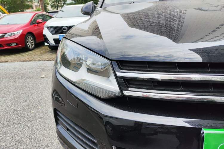 Used Volkswagen Touareg 2014 3.0 TSI New Edition Right Front Headlight