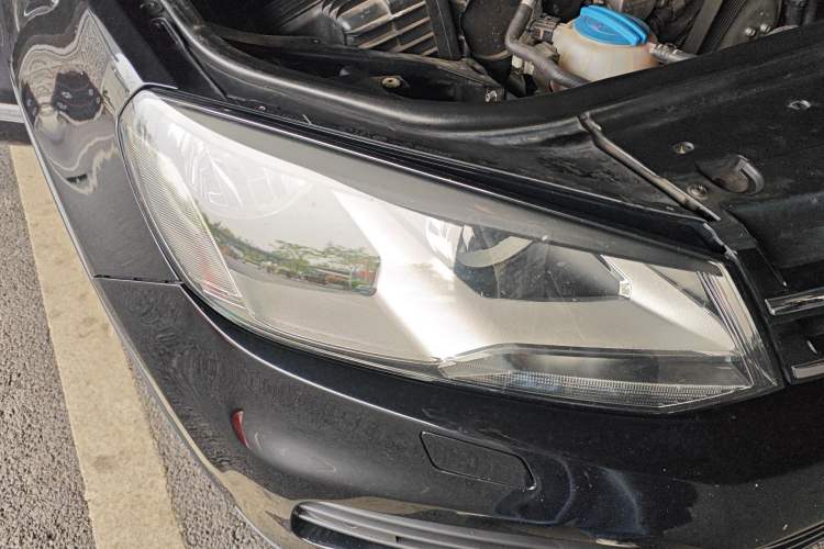 Used Volkswagen Touareg 2014 3.0 TSI New Edition Right Front Headlight