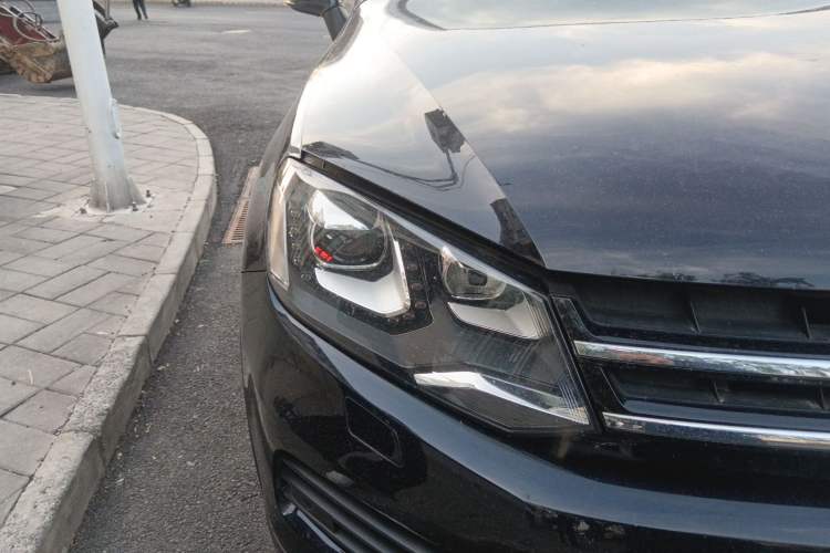 Used Volkswagen Touareg  Right Front Headlight