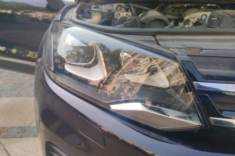 Used Volkswagen Touareg 2014 3.0 TSI New Edition Right Front Headlight