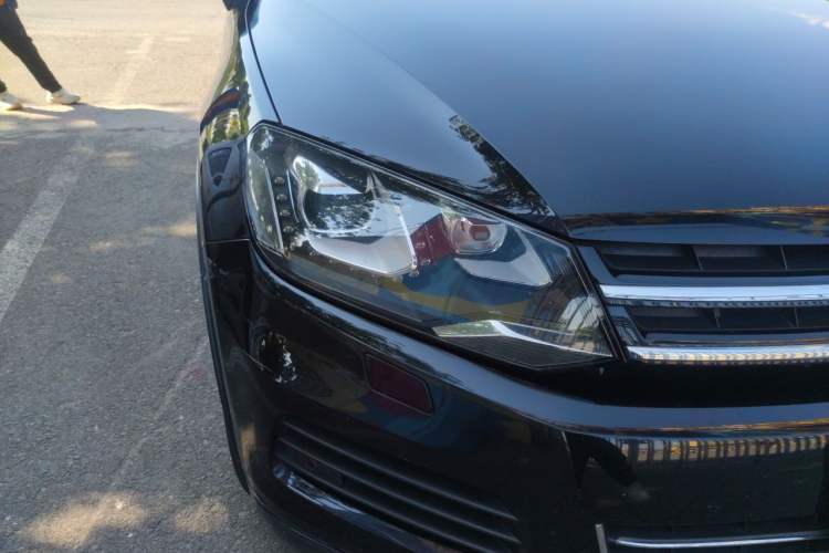 Used Volkswagen Touareg  Right Front Headlight