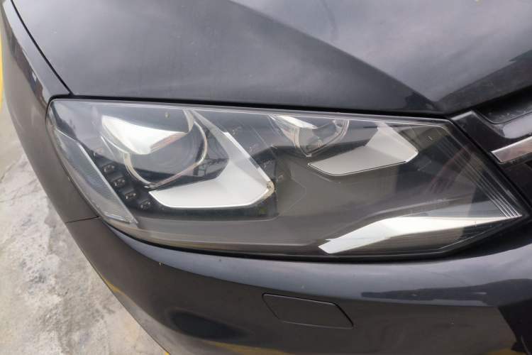 Used Volkswagen Touareg 2014 3.0 TSI New Edition Right Front Headlight