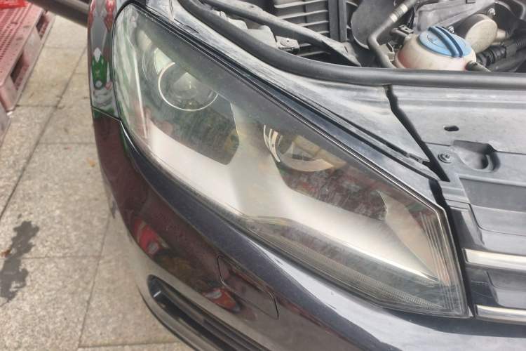 Used Volkswagen Touareg 2014 3.0 TSI New Edition Right Front Headlight