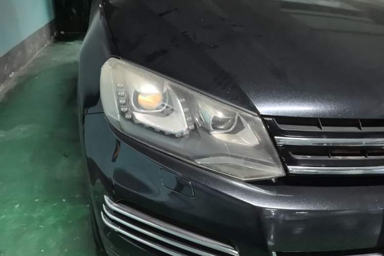 Used Volkswagen Touareg 2014 3.0 TSI New Edition Right Front Headlight