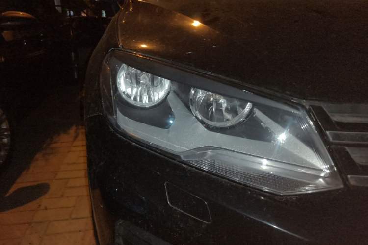 Used Volkswagen Touareg 2014 3.0 TSI New Edition Right Front Headlight