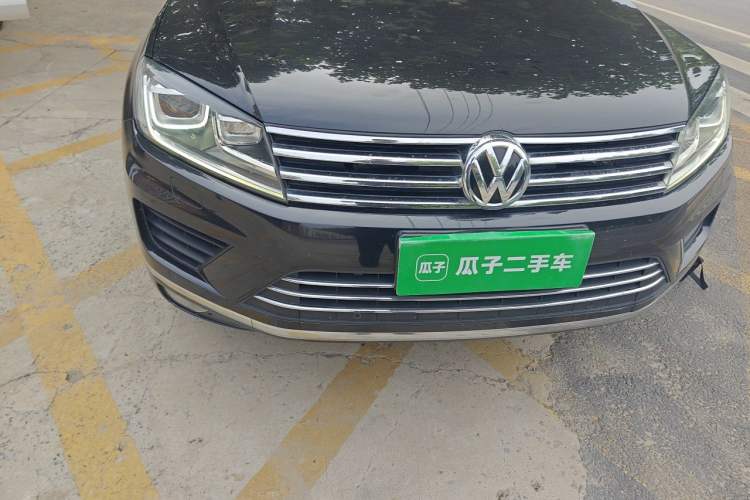 Used Volkswagen Touareg  Right Front Headlight