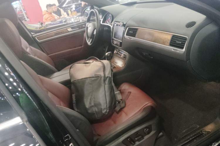 Used Volkswagen Touareg 2014 4.2L Standard Edition Right Front Seat