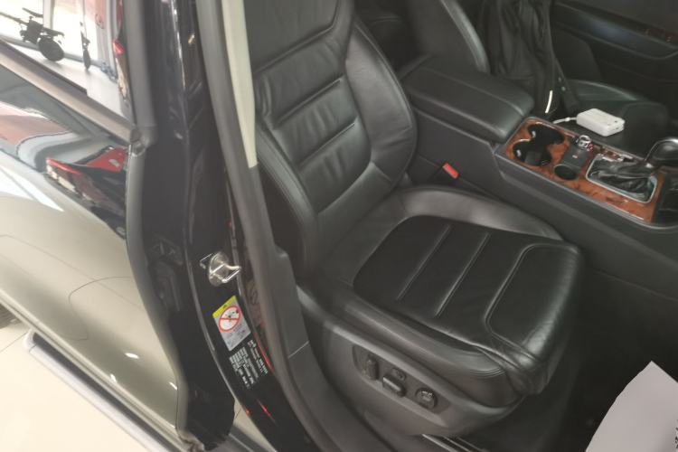 Used Volkswagen Touareg 2014 3.0 TSI New Edition Right Front Seat