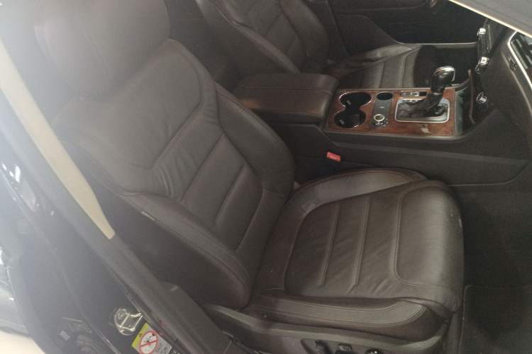 Used Volkswagen Touareg 2014 3.0 TSI New Edition Right Front Seat