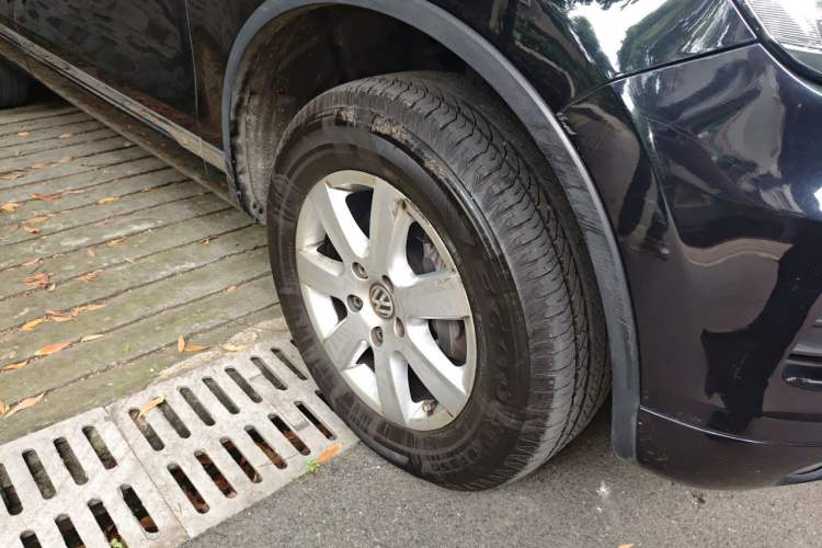 Used Volkswagen Touareg 2014 3.0 TSI New Edition Right Front Wheel Hub
