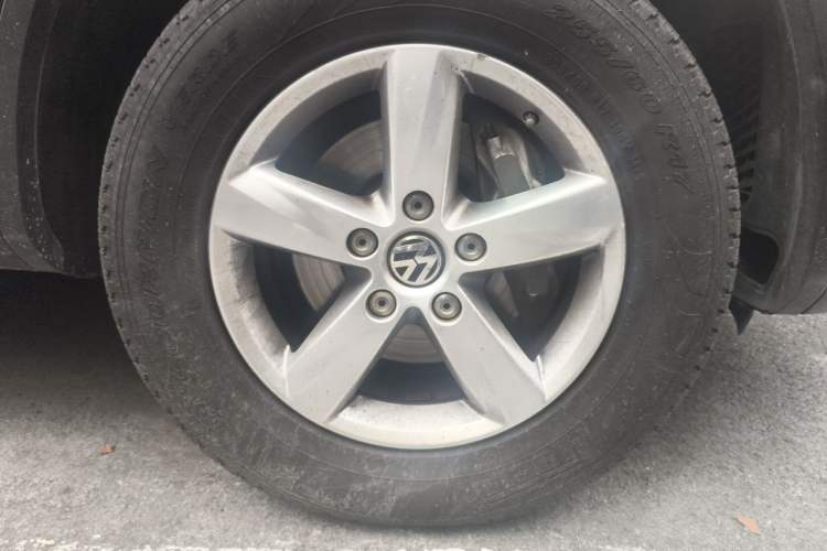 Used Volkswagen Touareg 2014 3.0 TSI New Edition Right Front Wheel Hub