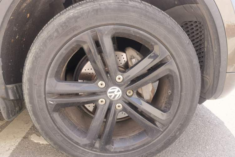 Used Volkswagen Touareg 2014 3.0 TSI New Edition Right Front Wheel Hub