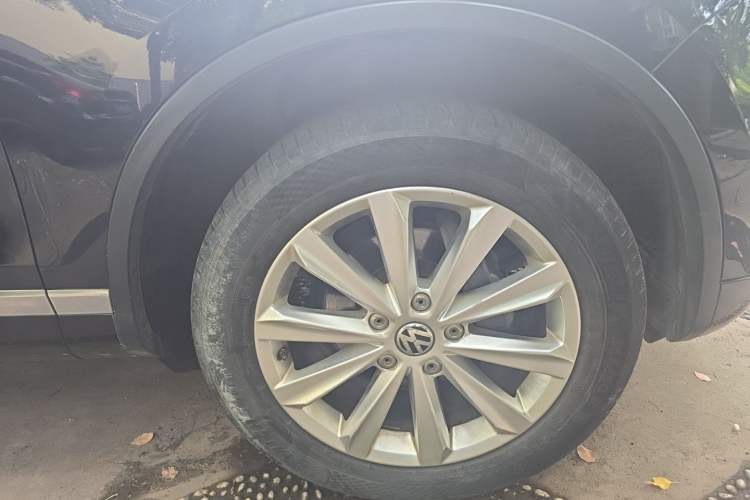 Used Volkswagen Touareg 2014 3.0 TSI New Edition Right Front Wheel Hub