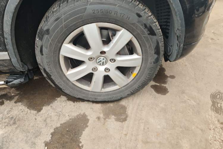 Used Volkswagen Touareg 2014 3.0 TSI New Edition Right Front Wheel Hub